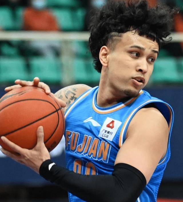 如果大家之前ncaa,或者是国内的综艺篮球节目,相信对阿迪力这名球员都