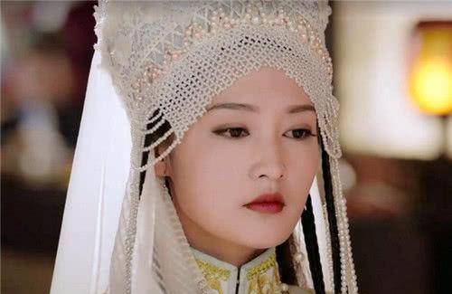 漂亮|同样饰演“第一美人”，杨幂唯美，杨紫可爱，看到她：来搞笑的吧