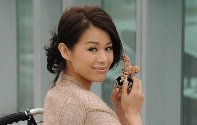 演技|从“胖妹”到性感辣妈，出道22年，胡杏儿变的可不止颜值