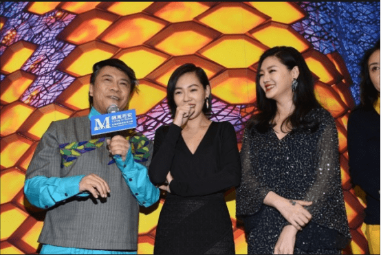 设计 大小S“比美”，一个甜美一个妖娆，姐妹装穿搭也挺时髦