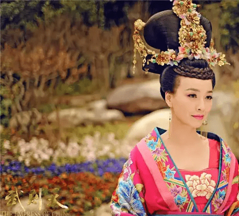 戏份 这令人窒息的审美,影视剧里的大胆配色,只要你敢想,导演就敢配