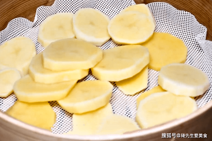 土豆裹面粉蒸熟 568ad09a2dfb4f4b936dab09defedf3a.png