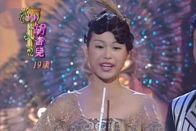 演技|从“胖妹”到性感辣妈，出道22年，胡杏儿变的可不止颜值