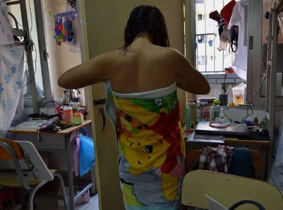 原创为何工厂里包吃包住却还是很多人在外租房打工妹道出3个原因