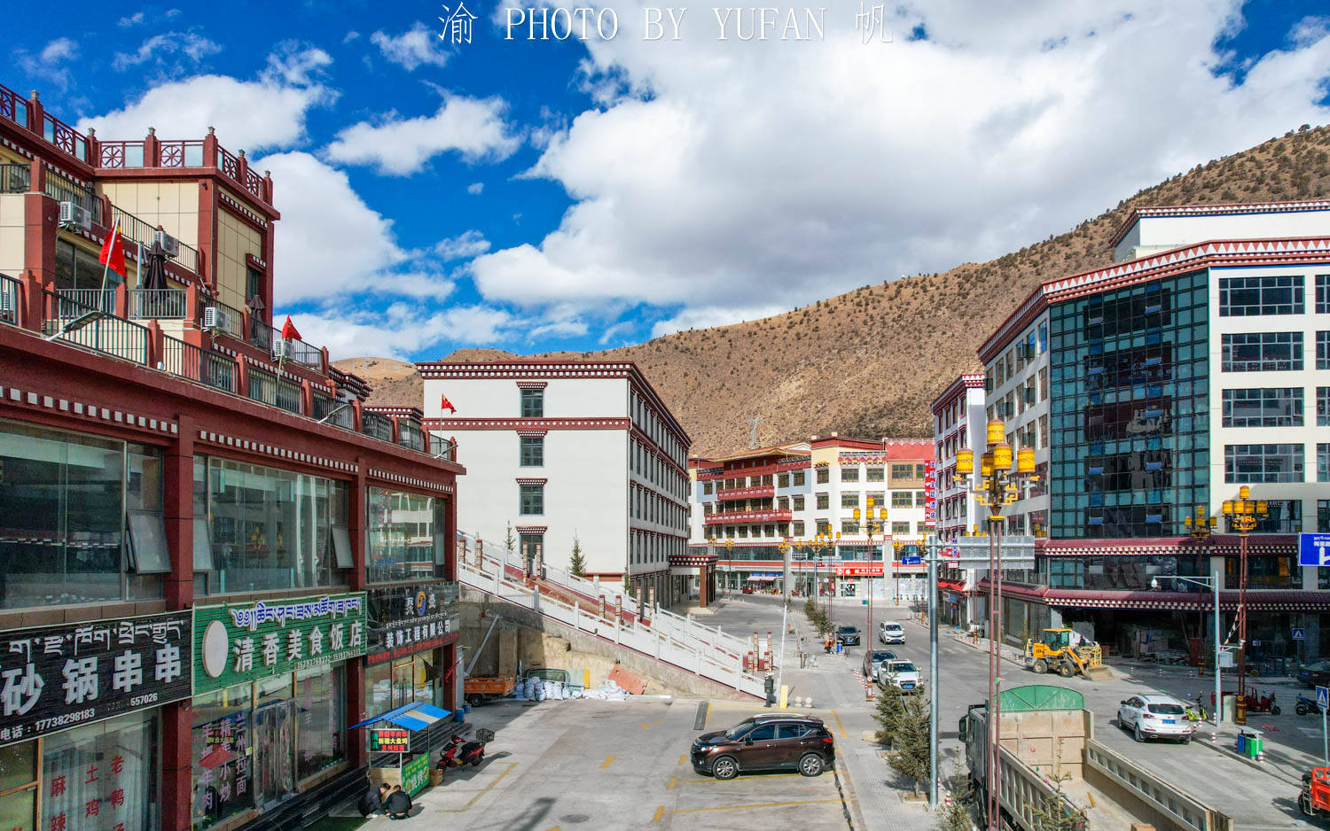 盆地|西藏一座雪山环绕的盆地小城，面积超5个深圳，街道上却空无一人