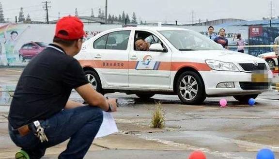 科目三一般要练多久最好 b61e586401a0449b877588f093f00d5d.jpeg