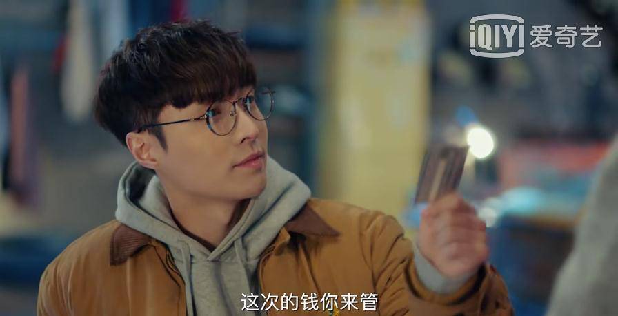 庄睿|《黄金瞳》王栎鑫被称“猪队友”，张艺兴却宠他胜过女主