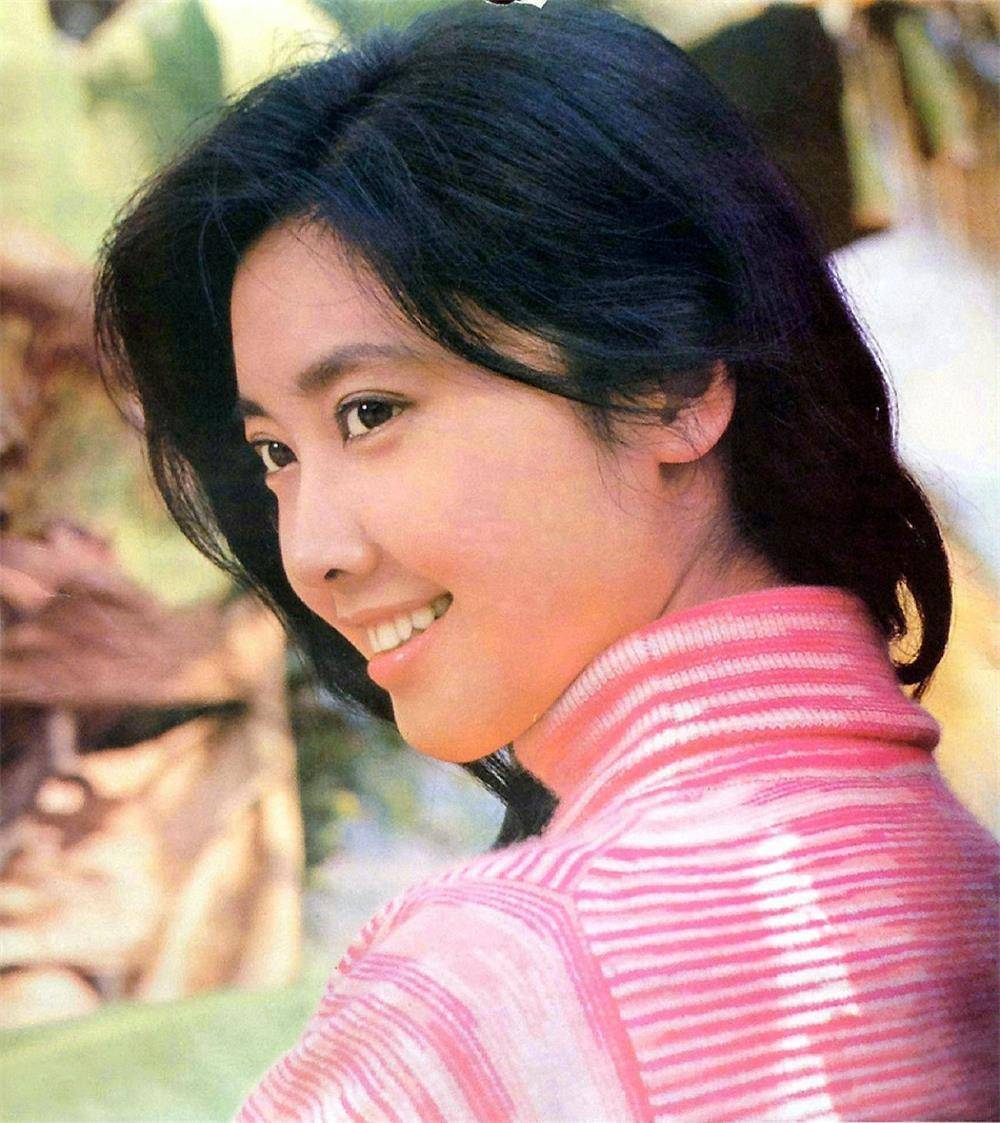 摄影|女儿国国王朱琳近照曝光,戏外爱摄影,67岁依旧美成焦点