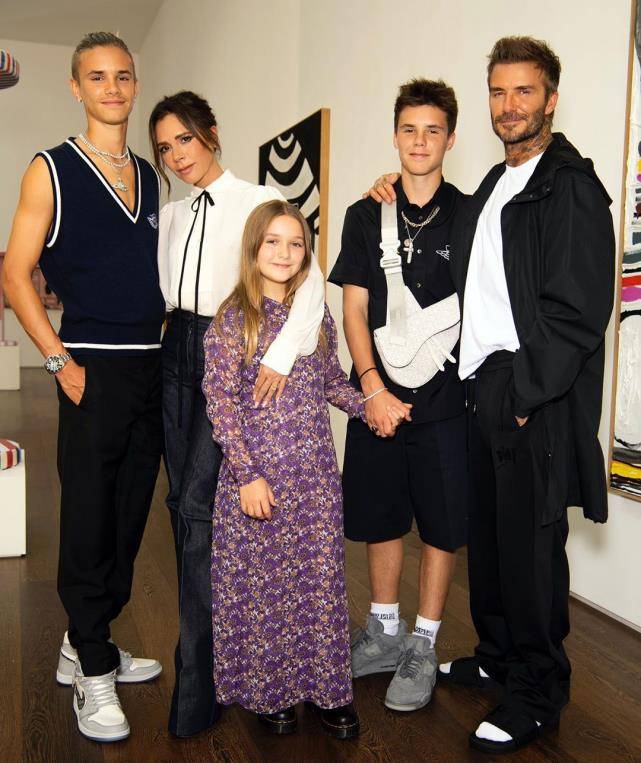 罗密欧 贝克汉姆的男神儿子过19岁生日！眼尾布满鱼尾纹，嘻哈风穿搭很潮