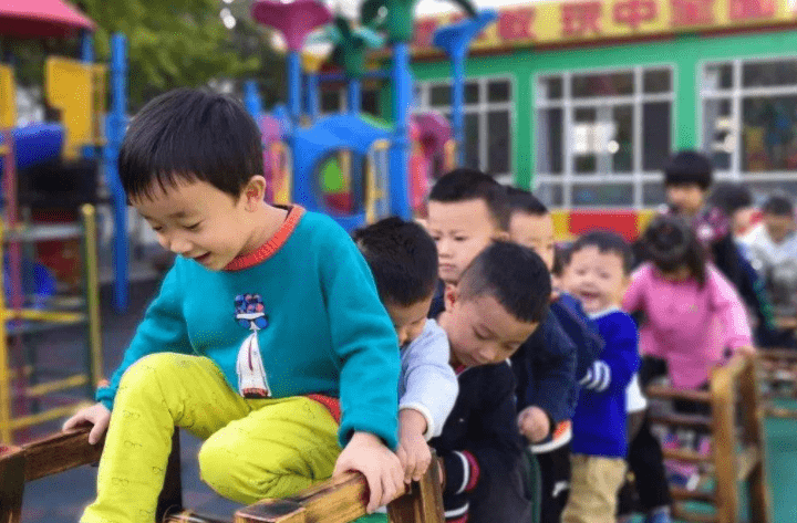 因为|天气越来越冷，幼儿园老师“盼娃心切”劝家长，反被回复逗笑了