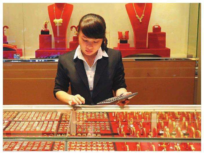 国际金价下跌为什么国内金店不降 d3533a3973f5484b904fb6fb33e614f3.jpeg