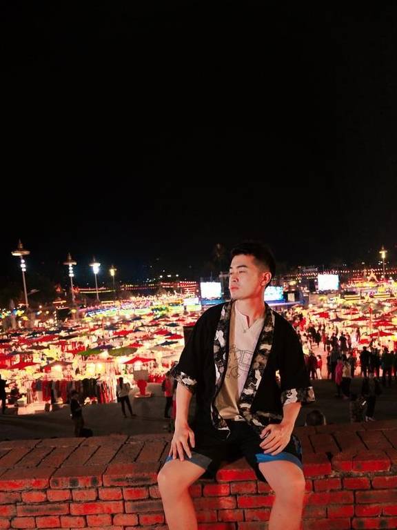原创             亚洲规模最大的夜市，中国游客：简直比泰国还热闹
