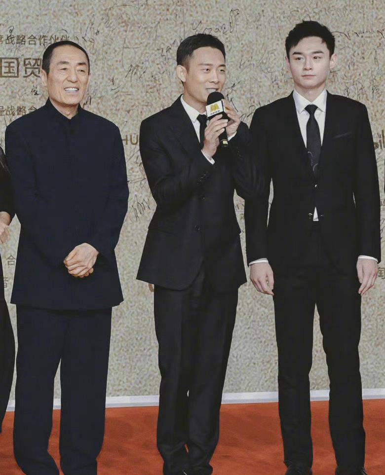 《狙击手》:与张译三度合作,71岁张艺谋的爱国电影,靠谱吗?