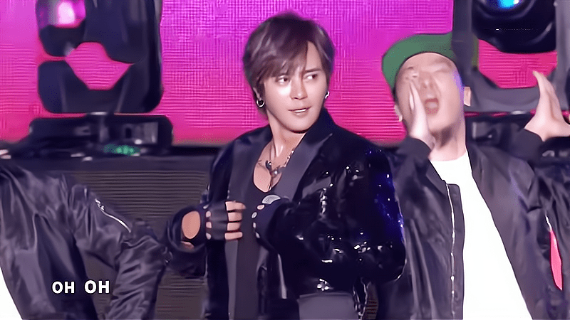 罗志祥跨年夜重回舞台,穿黑色劲装大跳热舞,惹现场10万观众尖叫