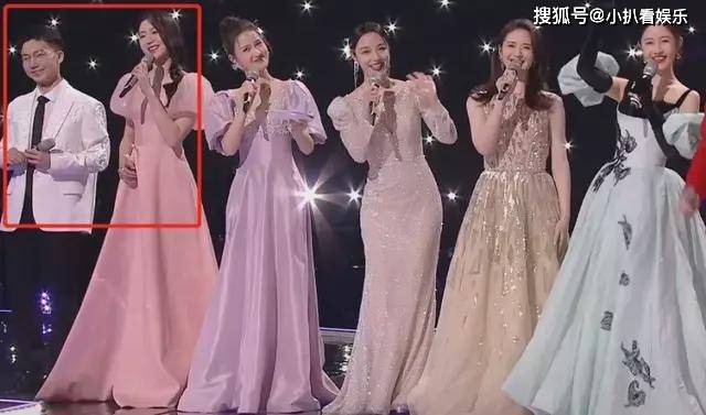 卫视|湖南卫视跨年晚会有尴尬也有感动，拿下卫视第一