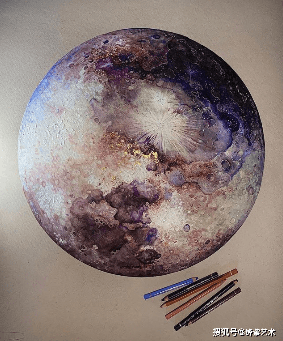 原创             ​她用彩铅画了一轮紫色月球，难以置信的超写实，让人看了着迷