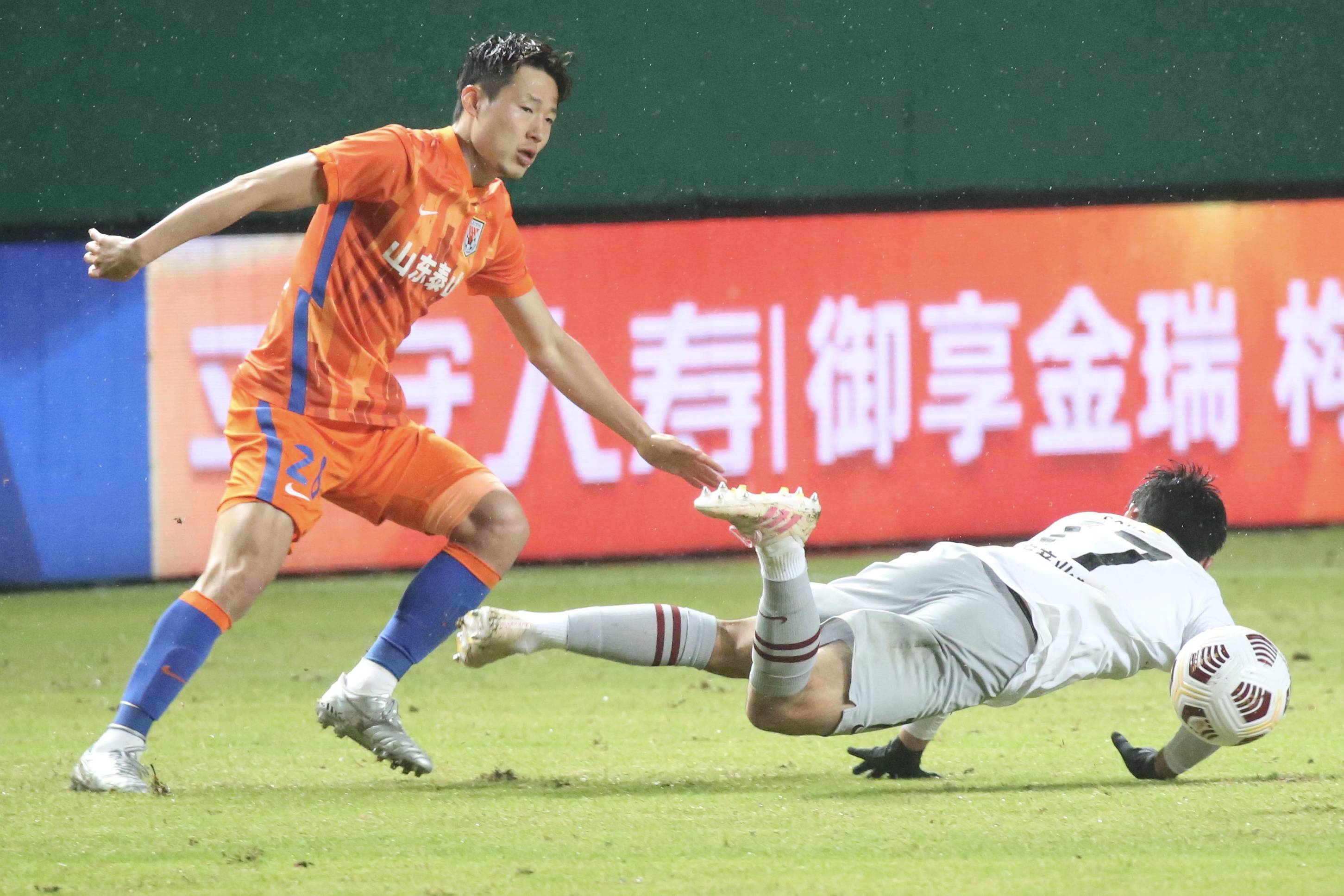 陣容|泰山隊(duì)打海港預(yù)計(jì)首發(fā)，三外援領(lǐng)銜主力出戰(zhàn)，只有邊路一個(gè)懸念