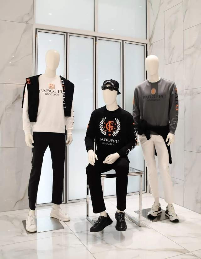 名店 “温馨四季”+都市冰雪 掀起青年冰雪时尚风