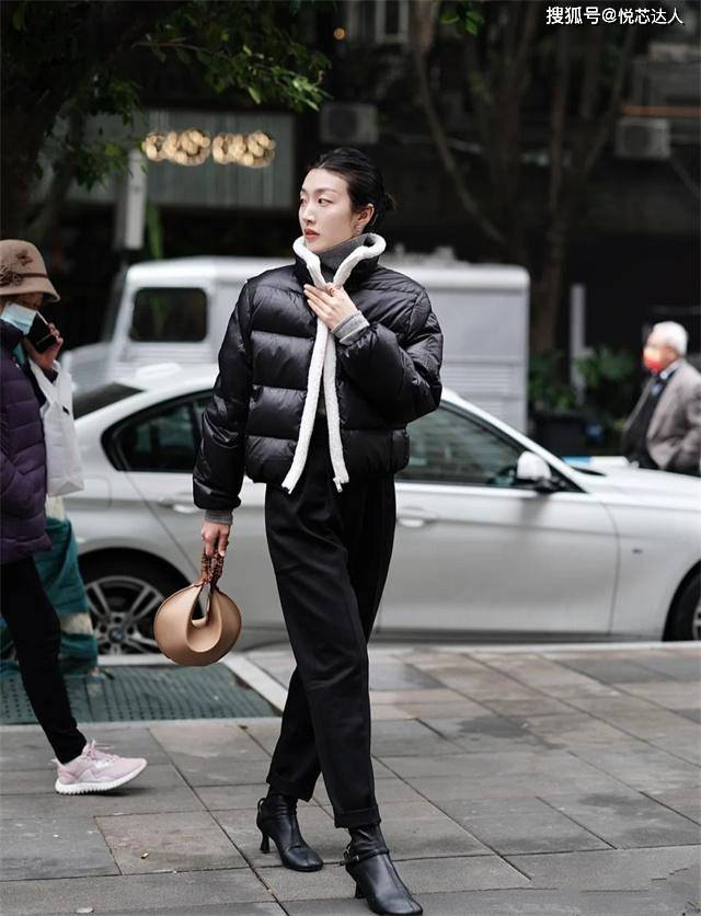 的卡 怪不得女人都不穿阔腿裤了，今年流行“卡布里裤”，保暖还显个高