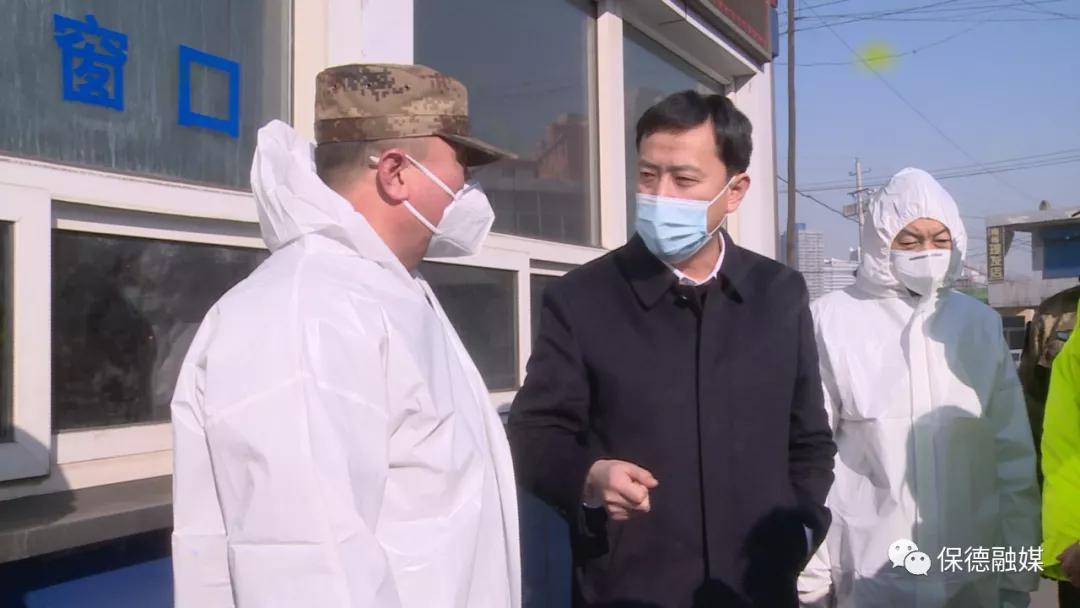 每到一处,韩朝炜都向始终坚守在疫情防控一线的工