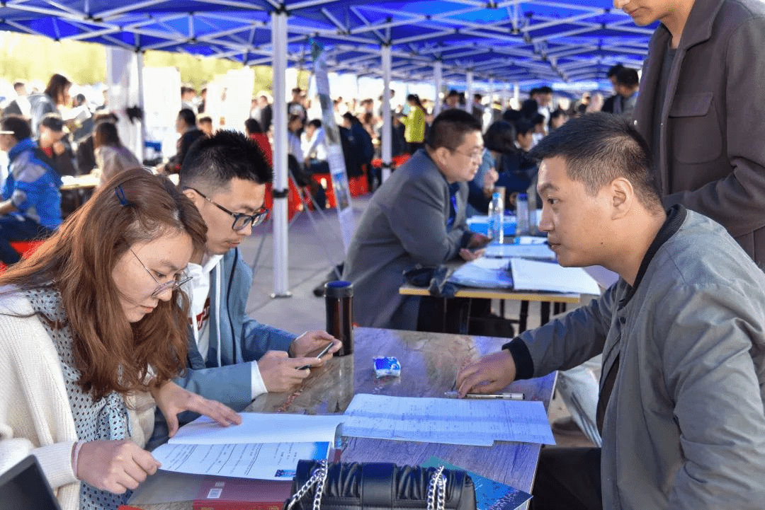 毕业就失业大学生就业这么难这5个岗位难度不大还是铁饭碗