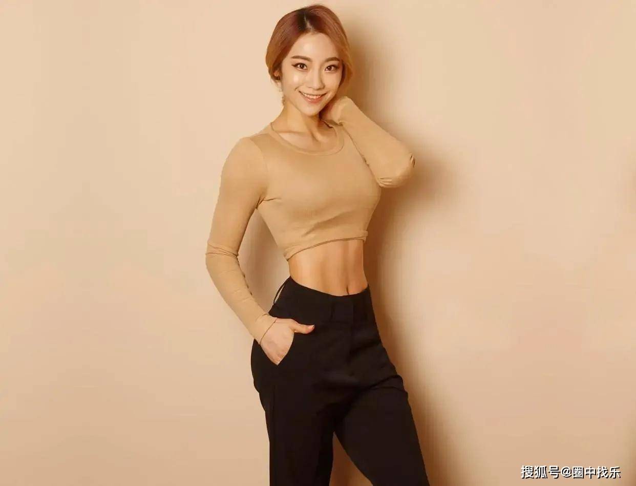 韩国90后甜美教练,蜜桃臀马甲线性感吸睛,健身打造黄金腰臀比_腹部