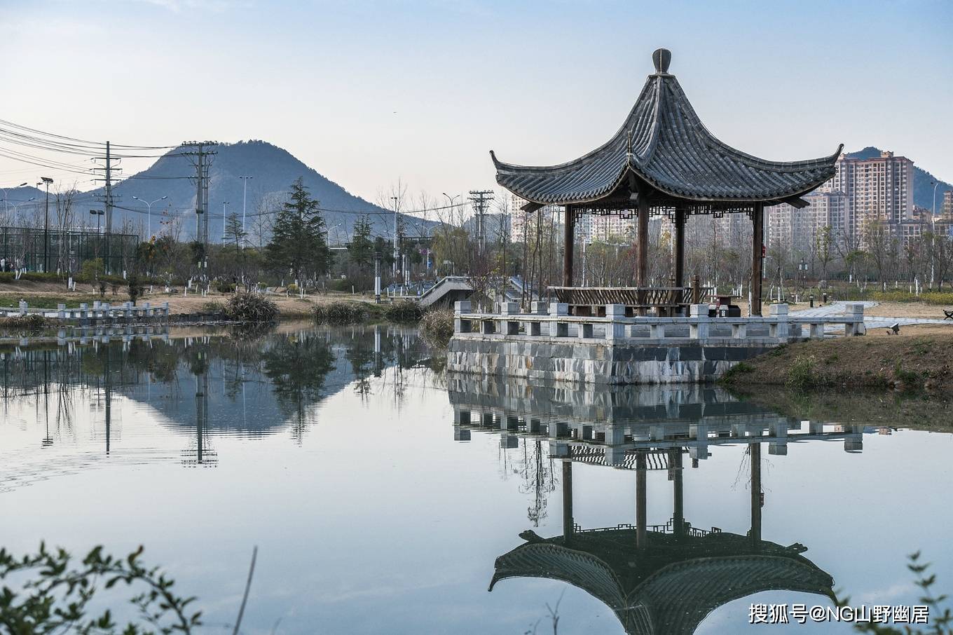 在宁国城西湖每个角度都有独特的美,站在不同角度可欣赏不一样的风光.