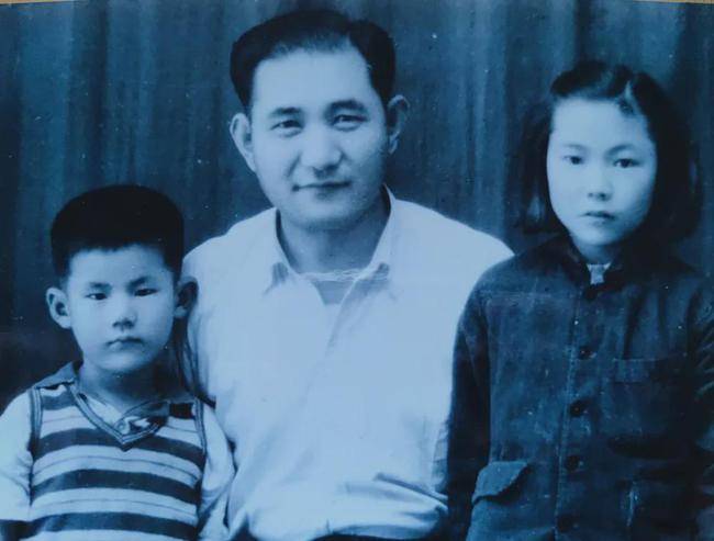 不应该让这段历史消失在年轻人的记忆中_孩子_父亲_金茂岳