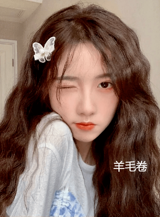 卷发选好合适发型对我们的气质有很大提升