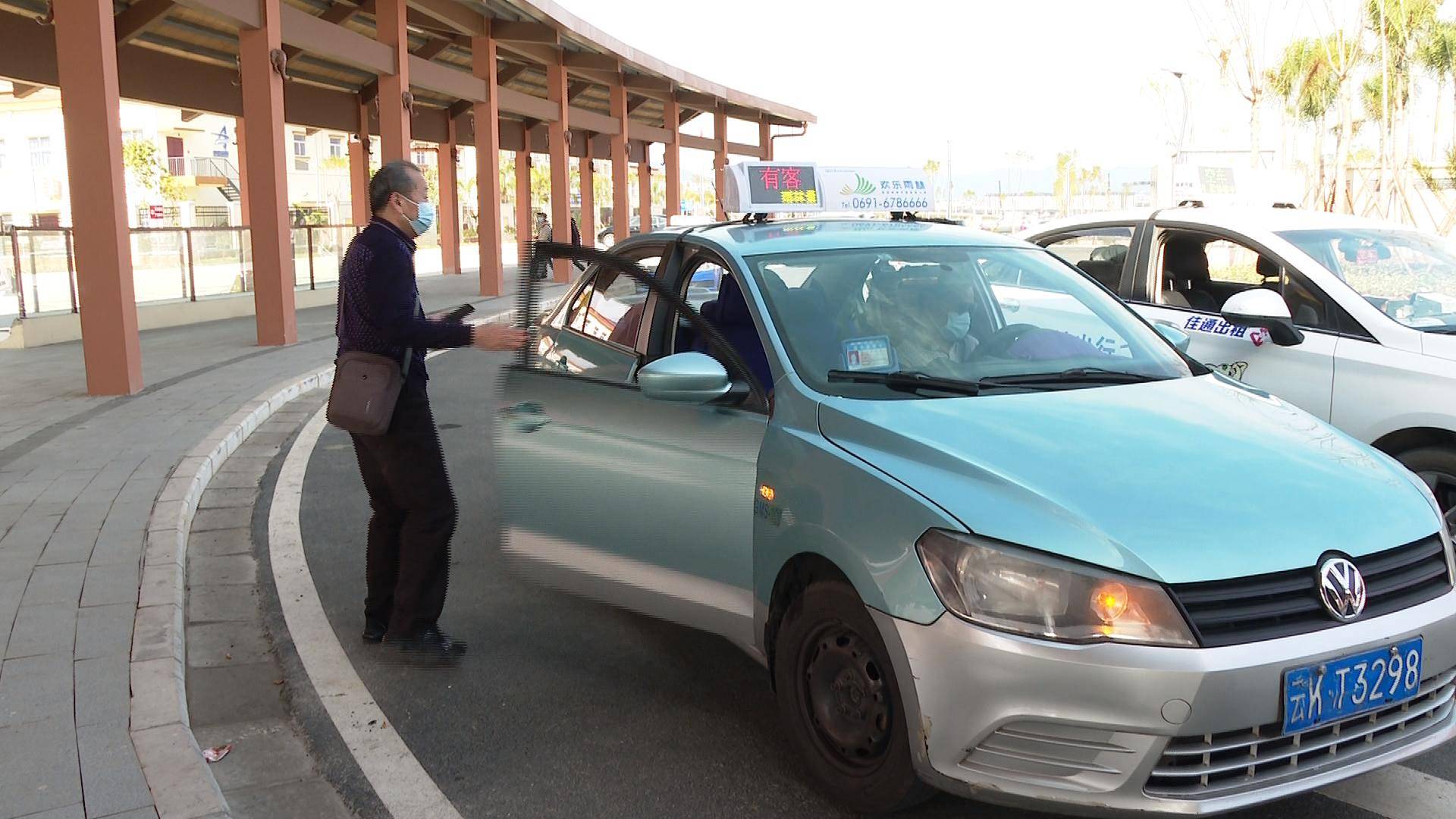 云南景洪:全力做好运力保障 助力旅客有序离景_出租车_驾驶员_疫情