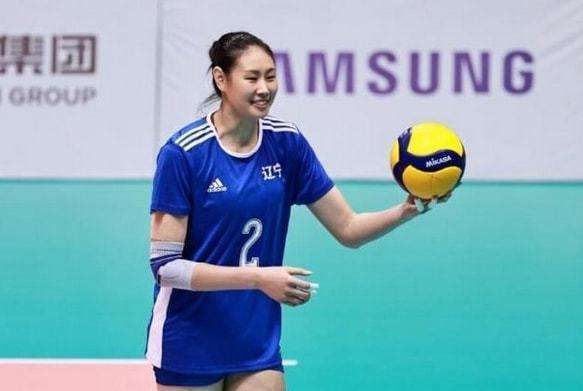 王媛媛|中国女排24岁副攻宣布退役，郎平痛心，背后原因让球迷心疼