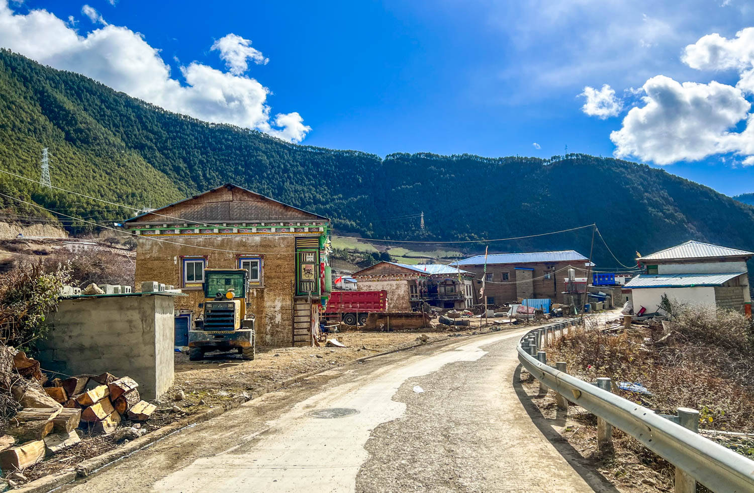 雪山|西藏与云南交界处的悬崖村，进出道路难行，风光却美如世外桃源