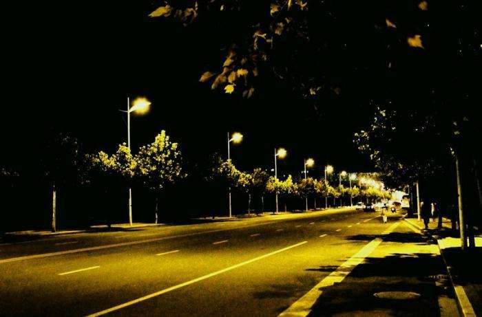 武汉夏天乘凉,半夜偷竹床_龚婆婆_元子_躺椅