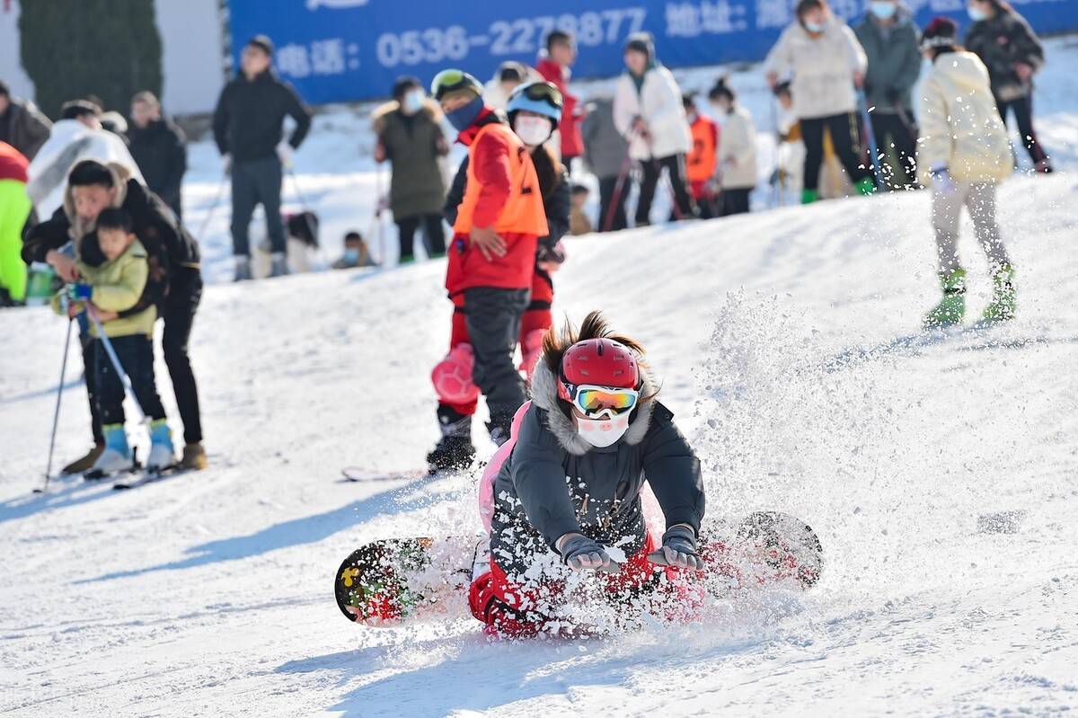 寒假不知道去哪里玩？不如来青州滑雪