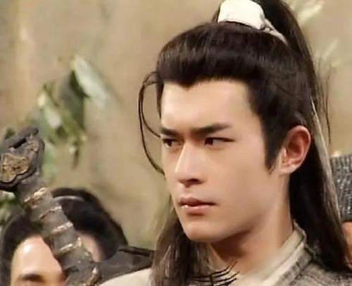 桃花自带“唇珠”的5位男星，有人面若桃花，有人邪魅挑逗，太迷人了