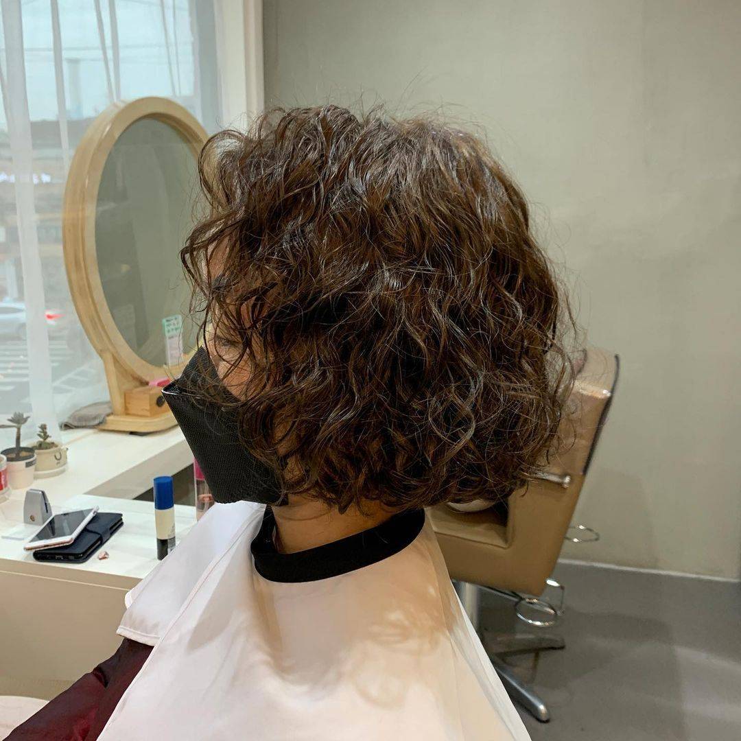 发型春节发型怎么选?都是卷烫发别错过,很洋气