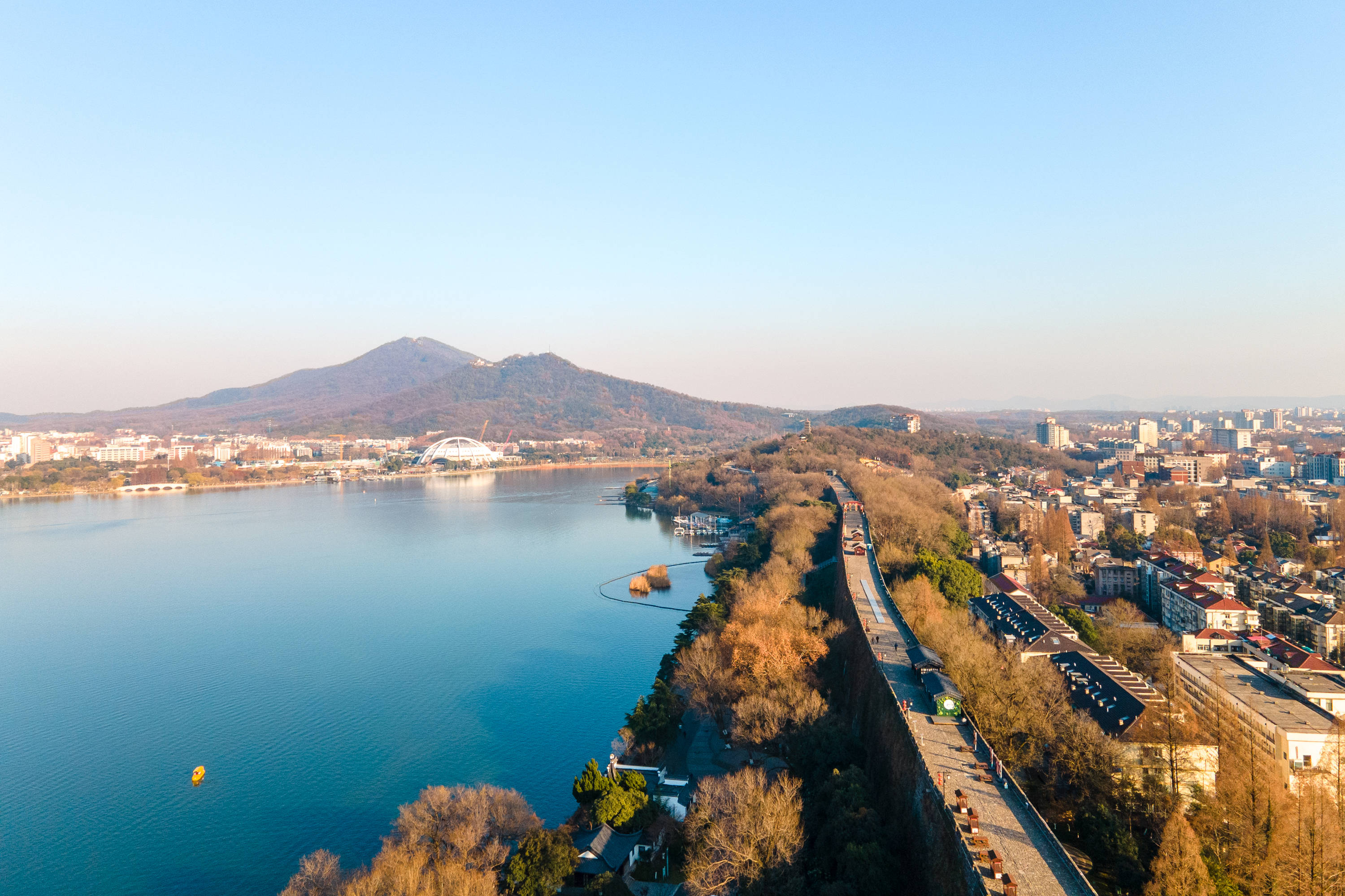 紫金|南京明城墙风光最美的一段，东接紫金山、北揽玄武湖，景色绝佳