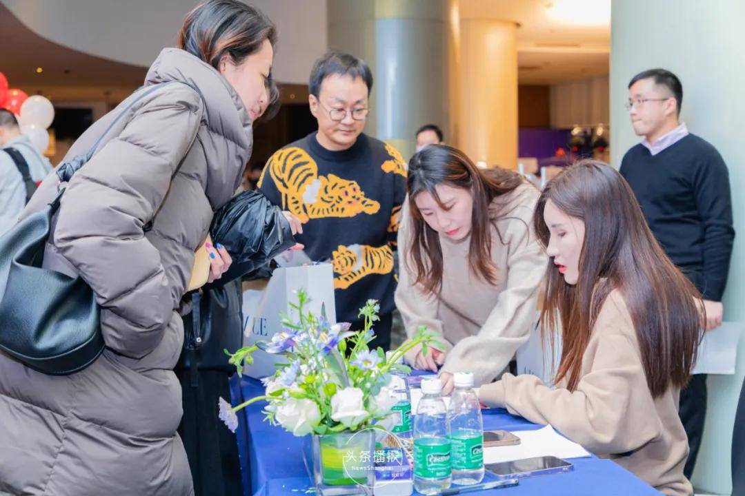 生活上海头条播报十年“叠变”，邀你一起见证闪耀时刻！