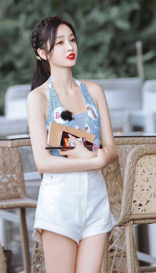 发型乐华三大女星，程潇pk吴宣仪pk孟美岐，谁最火辣？谁最美？