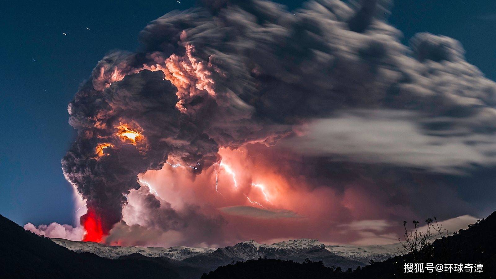 追逐火山和闪电的智利摄影师