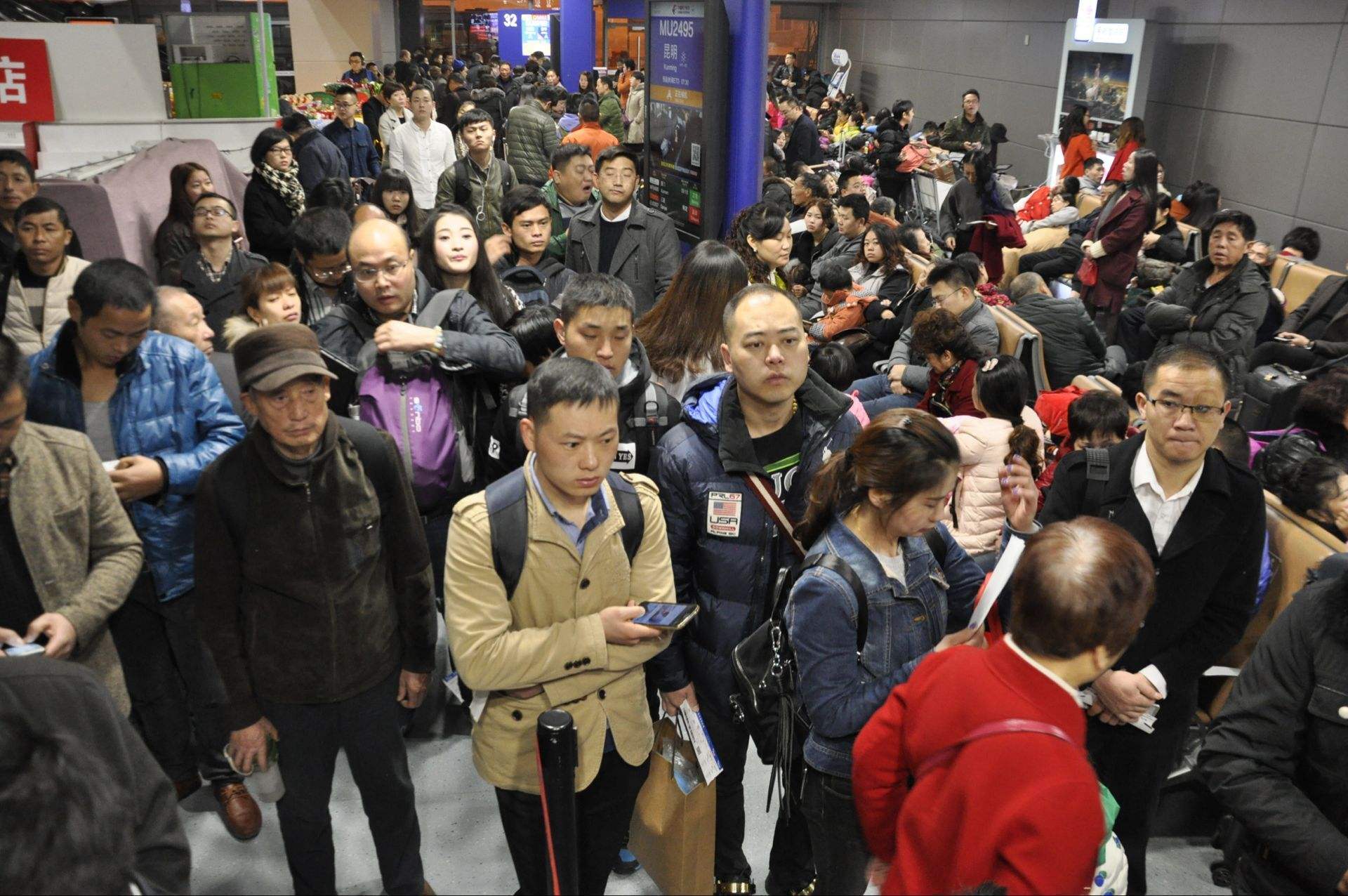 凭什么不让回中国美国这次做了好事大批美籍华人滞留机场