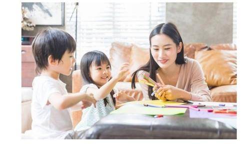 丈母娘“冻龄丈母娘”走红，和女婿坐一起像一家三口，女儿：压力有点大