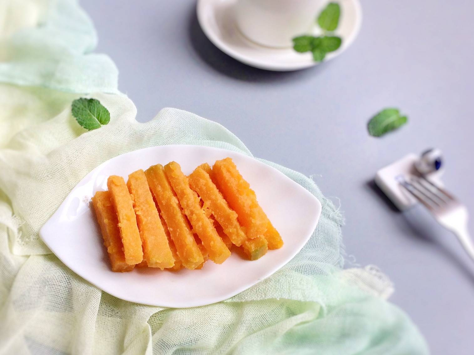 原创2个蛋黄半个南瓜做一道好吃的金沙南瓜条太好吃了