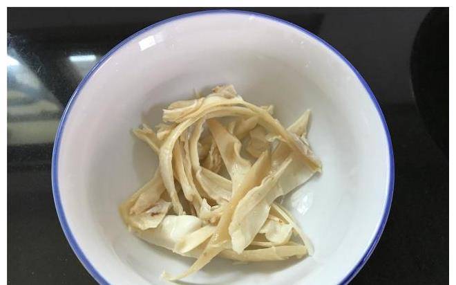 做法女人的天然补品，双重胶原蛋白，每天喝一碗，滋润肌肤，老得慢