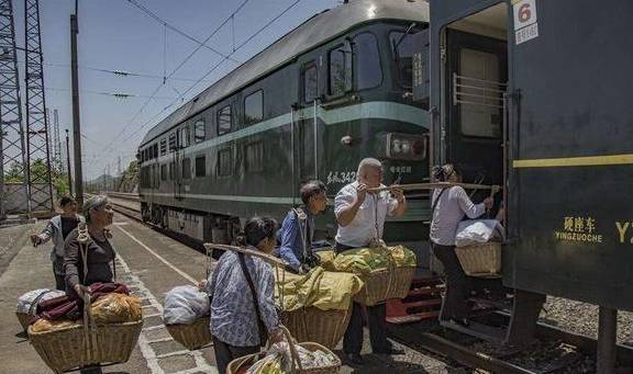 中国唯一不收费的火车，任何人都能免费乘坐，被誉为“菜民列车”