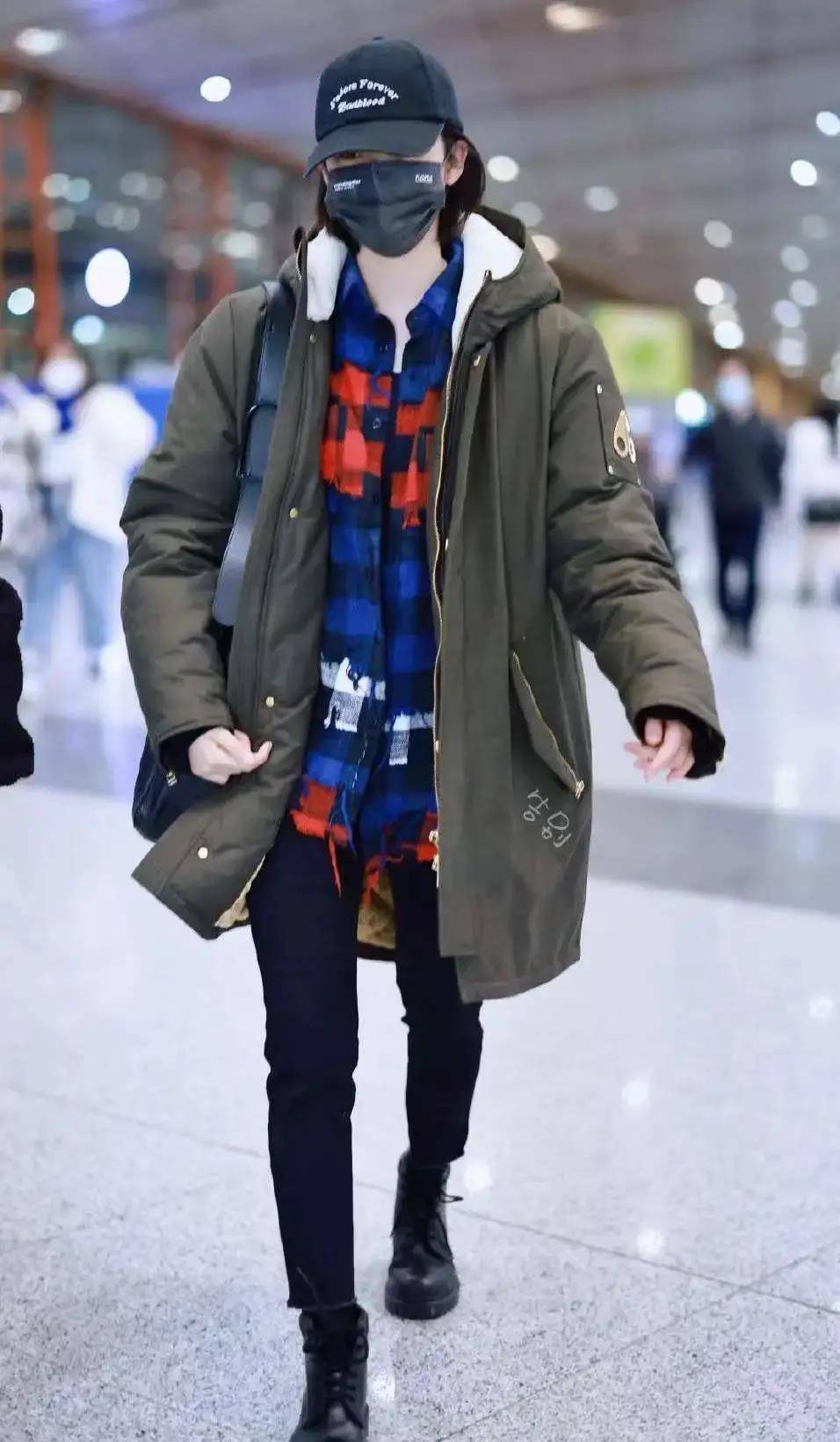 卫衣 不做“大小姐”的欧阳娜娜，机场造型帅翻