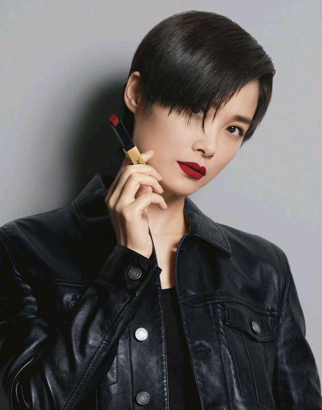 李宇春ysl彩妆护肤代言