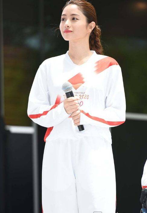 女神宅男女神石原里美，五官没有一个突出，组合在一起却堪称完美