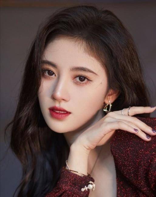 发型丝芭是不是开了“鞠学”课?各个妆容和神态都太像小鞠了