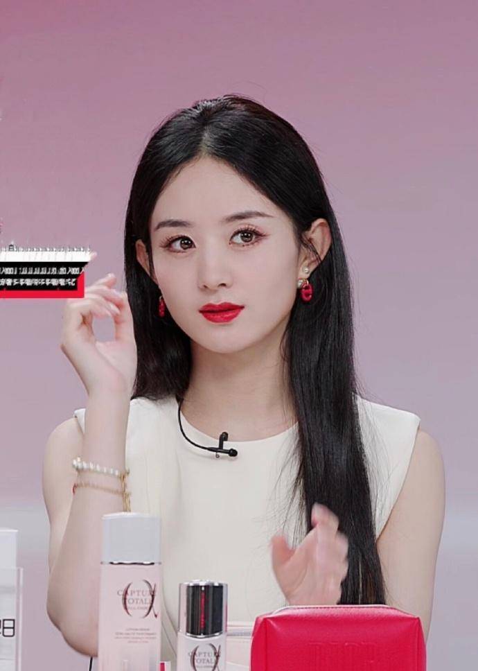 中分掌握这个中分方法,不做发型也显脸小、颅顶高